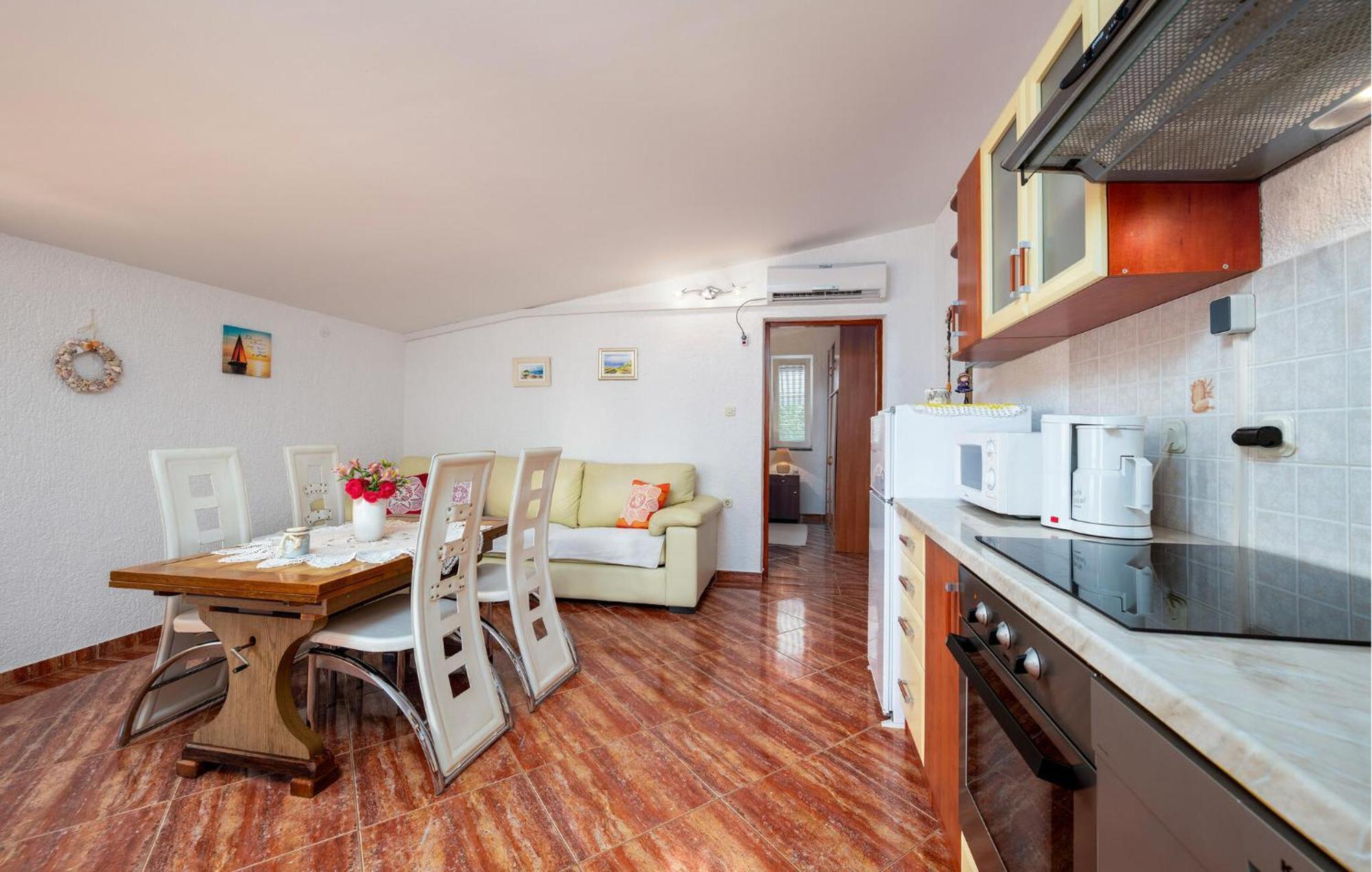 1 Bedroom Beautiful Apartment In Betiga Barbariga Exterior foto